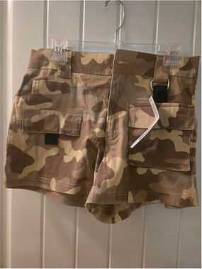 Women's BODY BY US Camo Cargo Shorts L Brown Beige